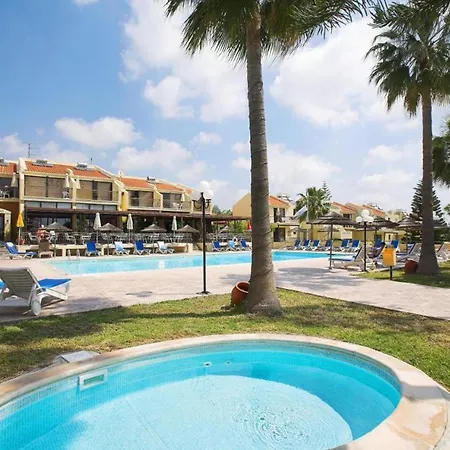 Cute 1-bedroom Holiday With Balcony All Yours Erimi