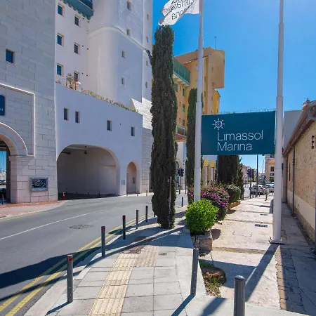 Cute 1-bedroom Holiday With Balcony All Yours *