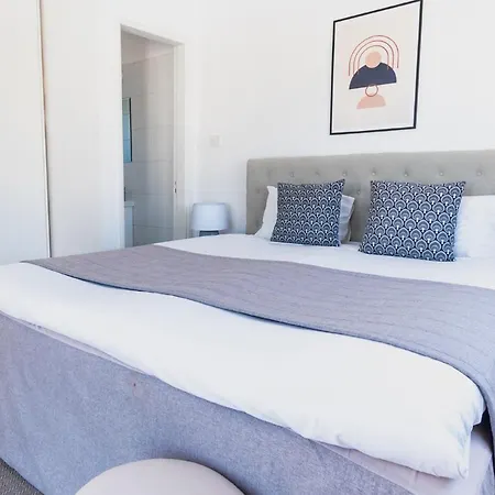 Cute 1-bedroom Holiday With Balcony All Yours * ايرمي